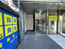 オフィスビル出入口