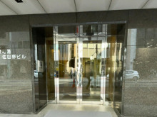 オフィスビル出入口