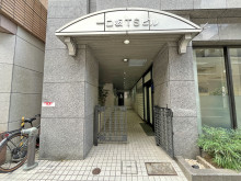 オフィスビル出入口