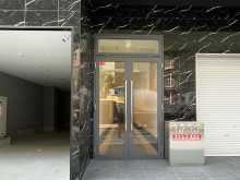 オフィスビル出入口