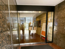 オフィスビル出入口