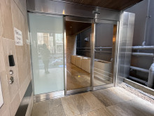 オフィスビル出入口