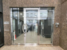 オフィスビル出入口