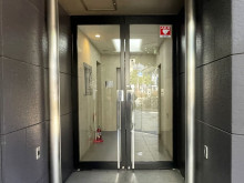 オフィスビル出入口