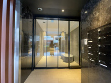 オフィスビル出入口