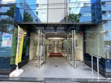 オフィスビル出入口