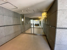 オフィスビル出入口