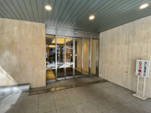 オフィスビル出入口