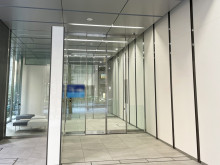 オフィスビル出入口