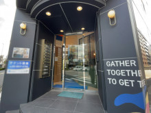 オフィスビル出入口