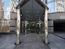 オフィスビル出入口