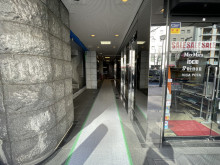 オフィスビル出入口