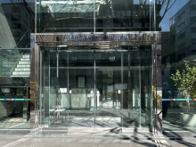 オフィスビル出入口