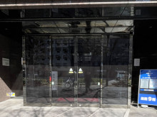 オフィスビル出入口