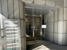 オフィスビル出入口