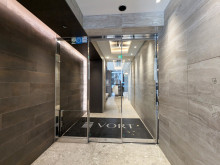 オフィスビル出入口