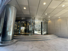 オフィスビル出入口