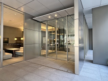 オフィスビル出入口