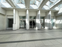 オフィスビル出入口