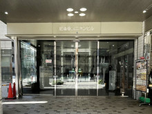 オフィスビル出入口