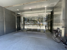 オフィスビル出入口