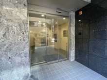 オフィスビル出入口