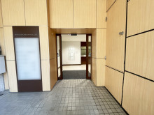 オフィスビル出入口