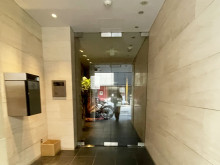 オフィスビル出入口