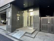 オフィスビル出入口