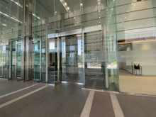 オフィスビル出入口
