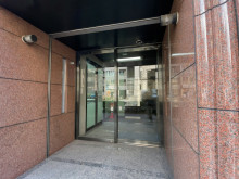 オフィスビル出入口