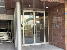 オフィスビル出入口