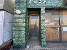 オフィスビル出入口