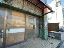 1階テナント出入口