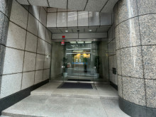 オフィスビル出入口