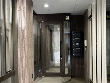 オフィスビル出入口