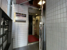 オフィスビル出入口