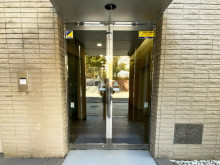 オフィスビル出入口