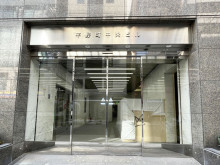 オフィスビル出入口