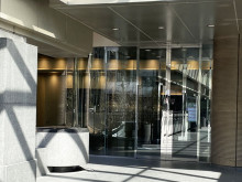 オフィスビル出入口