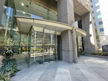 オフィスビル出入口