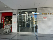 オフィスビル出入口