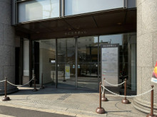 オフィスビル出入口