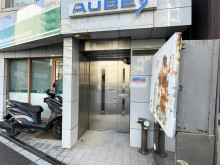 オフィスビル出入口