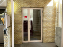 オフィスビル出入口