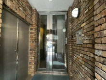 オフィスビル出入口