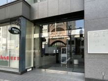 オフィスビル出入口