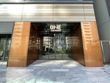 オフィスビル出入口