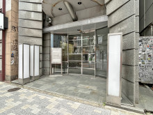 オフィスビル出入口