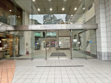 オフィスビル出入口